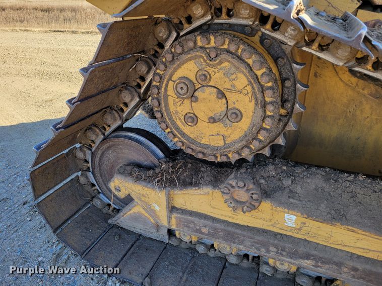 image for item DM8137 1997 Caterpillar D5M LGP  dozer