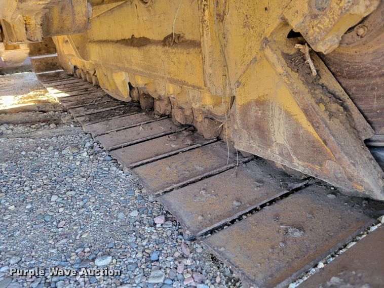 image for item DM8137 1997 Caterpillar D5M LGP  dozer