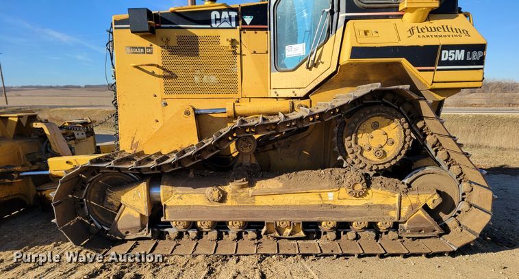 image for item DM8137 1997 Caterpillar D5M LGP  dozer