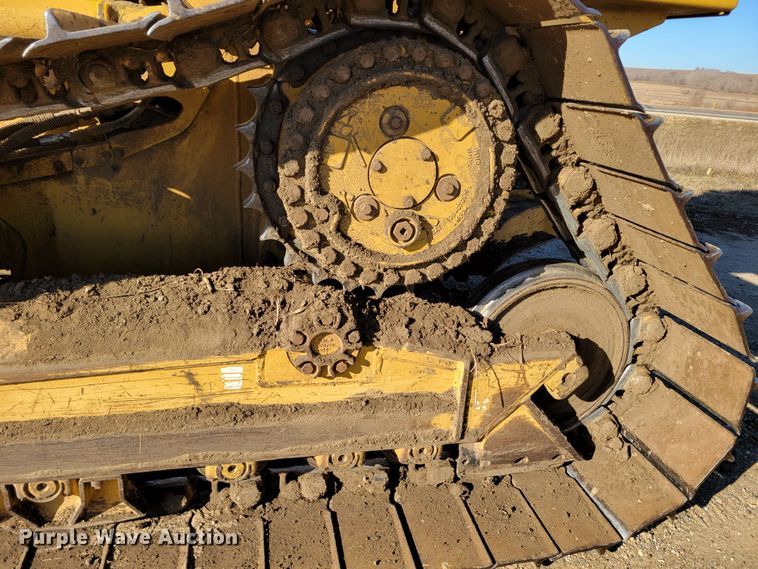 image for item DM8137 1997 Caterpillar D5M LGP  dozer