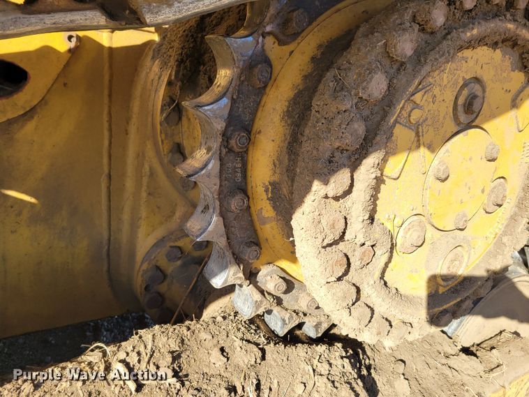 image for item DM8137 1997 Caterpillar D5M LGP  dozer