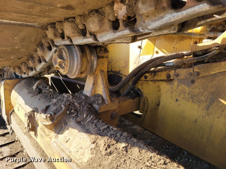 image for item DM8137 1997 Caterpillar D5M LGP  dozer