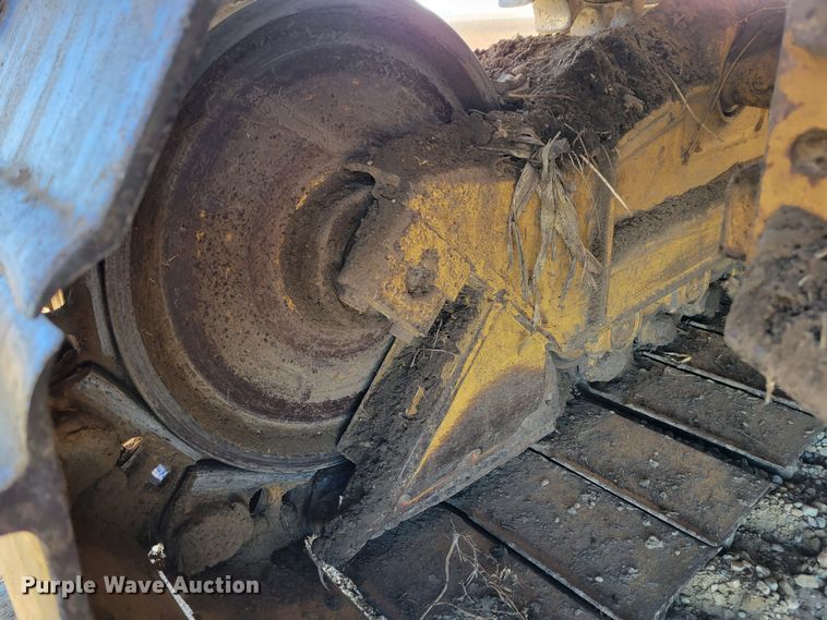 image for item DM8137 1997 Caterpillar D5M LGP  dozer