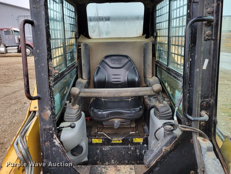 image for item DM8161 2007 Caterpillar 257B  tracked skid steer loader