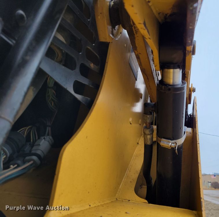 image for item DM8161 2007 Caterpillar 257B  tracked skid steer loader