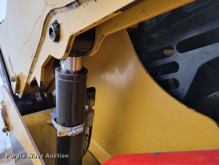 image for item DM8161 2007 Caterpillar 257B  tracked skid steer loader