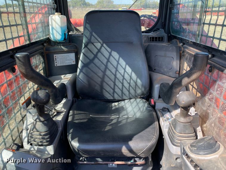 image for item DN7569 2019 Kubota SVL75-2  tracked skid steer loader