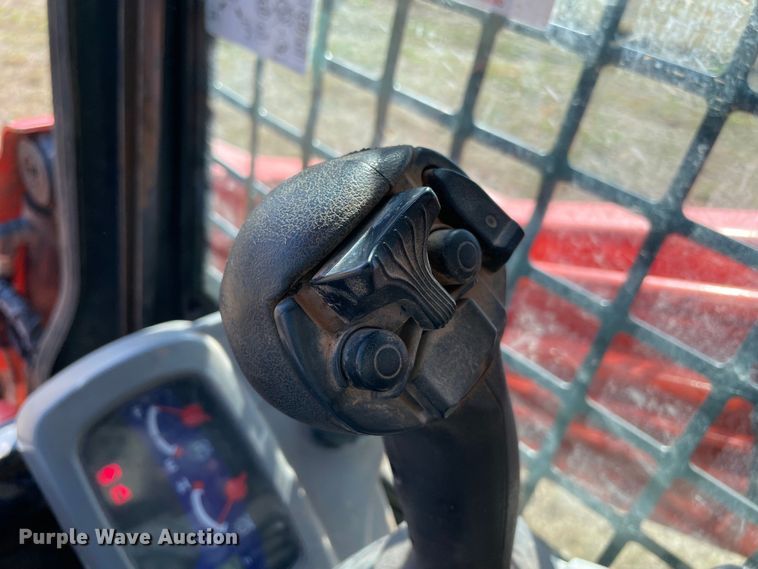 image for item DN7569 2019 Kubota SVL75-2  tracked skid steer loader