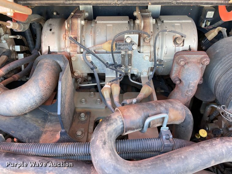 image for item DN7569 2019 Kubota SVL75-2  tracked skid steer loader