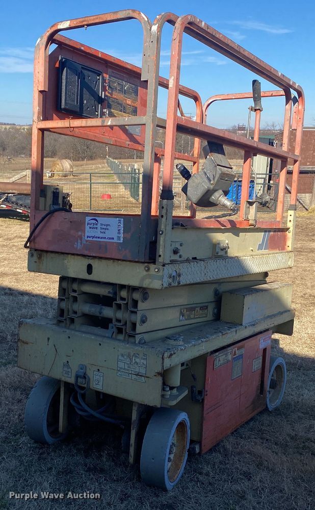 image for item DN7638 JLG  scissor lift