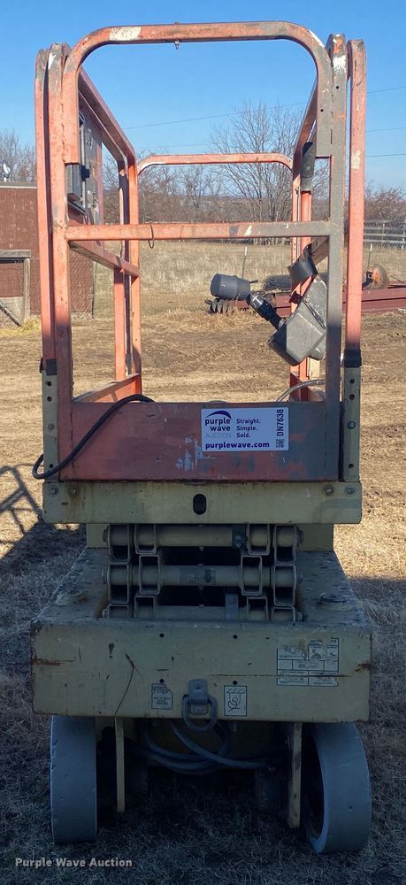 image for item DN7638 JLG  scissor lift