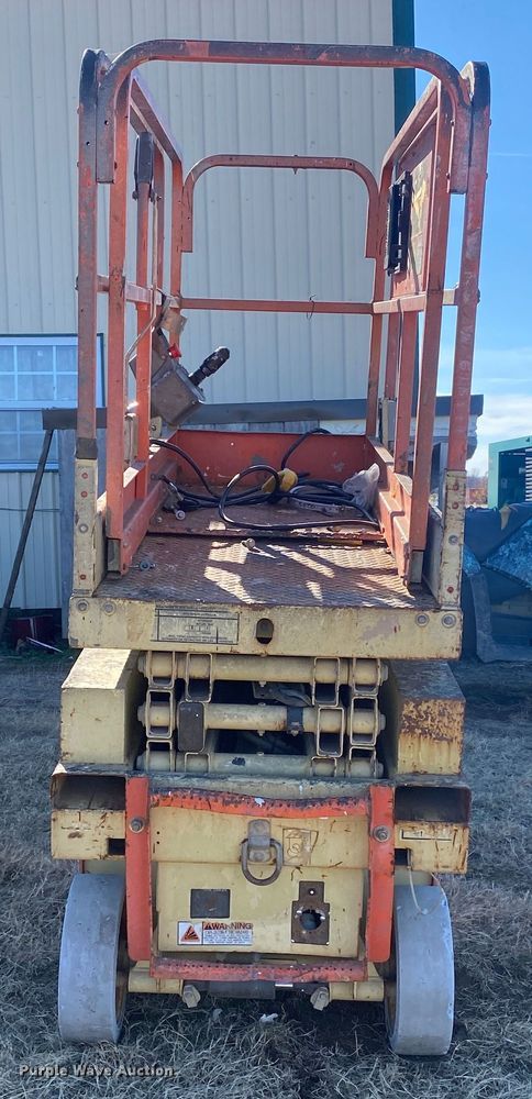 image for item DN7638 JLG  scissor lift