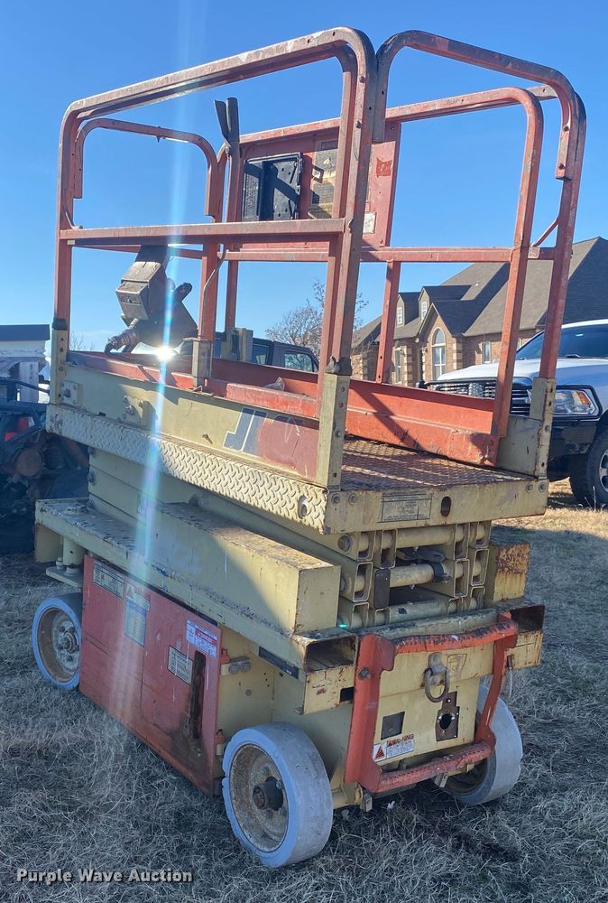 image for item DN7638 JLG  scissor lift