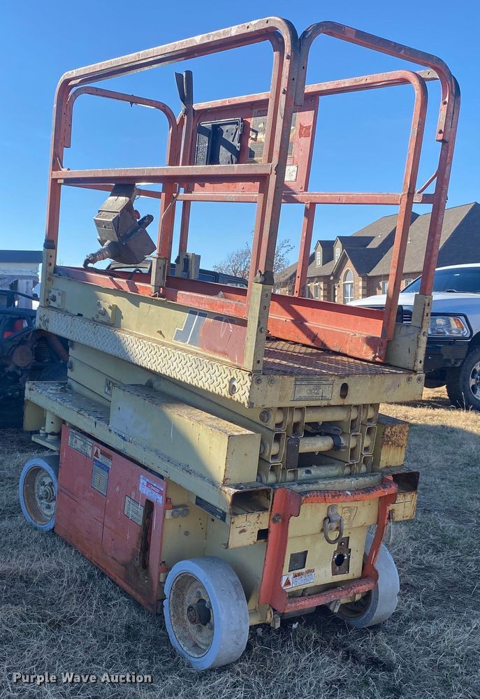 image for item DN7638 JLG  scissor lift