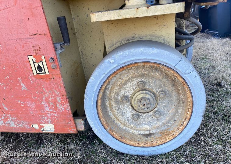 image for item DN7638 JLG  scissor lift