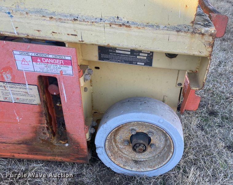 image for item DN7638 JLG  scissor lift