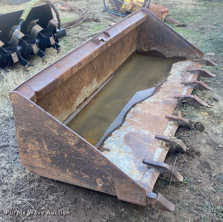 image for item DN7639 Skid steer bucket