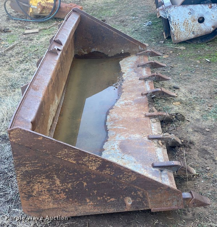 image for item DN7639 Skid steer bucket