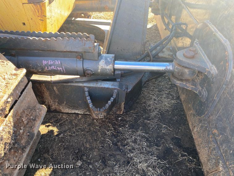 image for item DN7651 2004 New Holland DC95  dozer