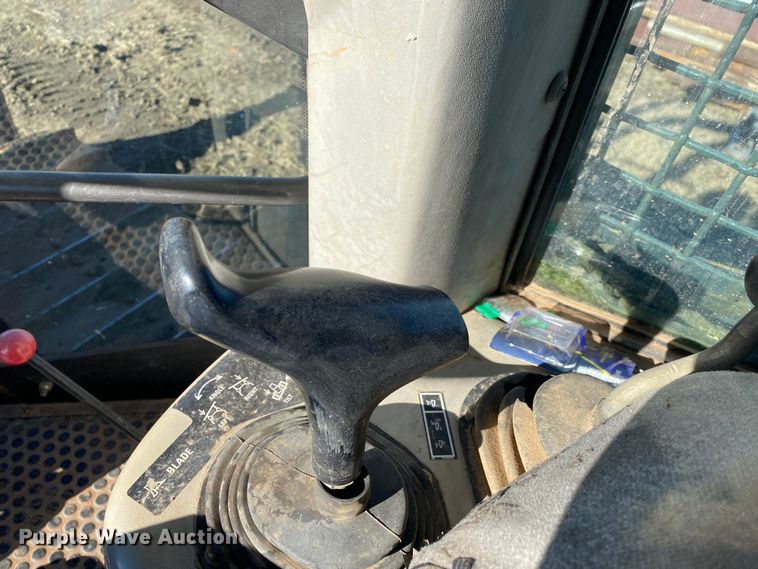 image for item DN7651 2004 New Holland DC95  dozer