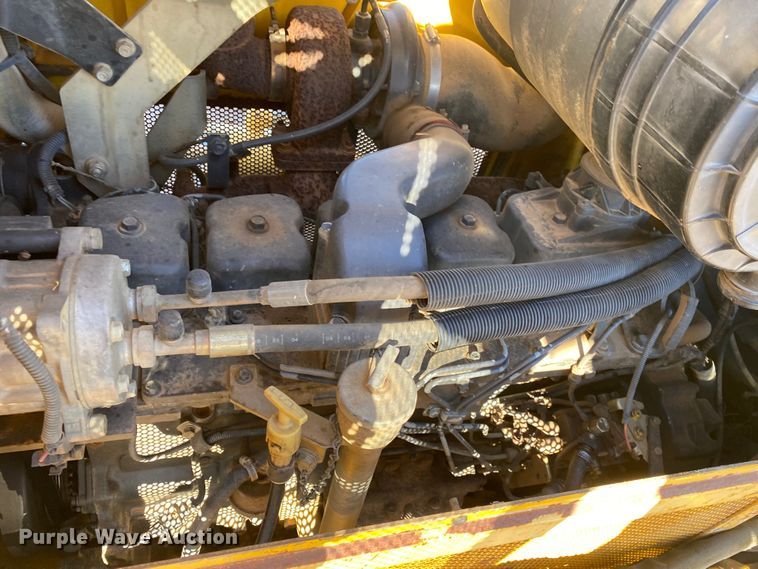 image for item DN7651 2004 New Holland DC95  dozer