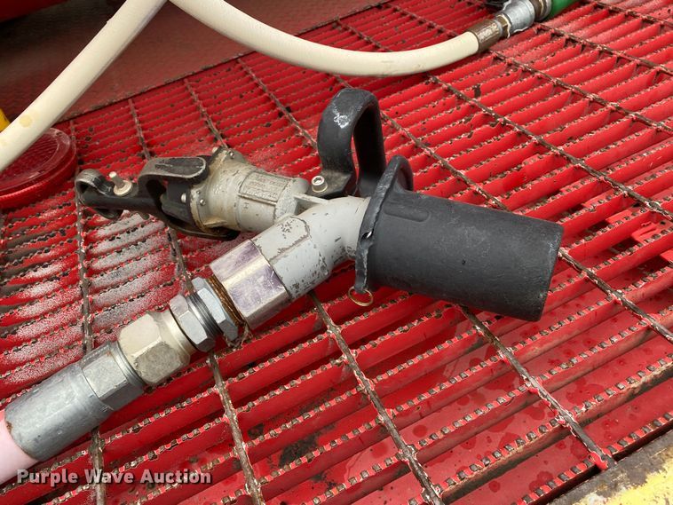 image for item DN8088 2004 International Navistar 7400  fuel / lube truck