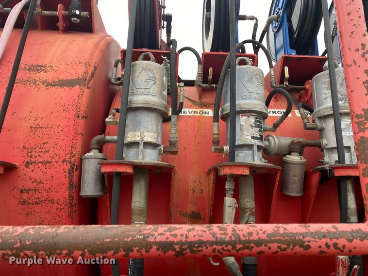 image for item DN8088 2004 International Navistar 7400  fuel / lube truck