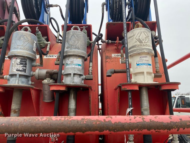 image for item DN8088 2004 International Navistar 7400  fuel / lube truck