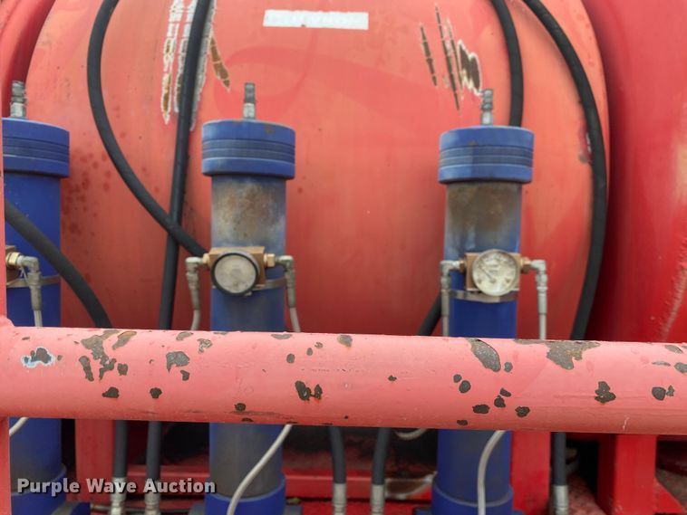 image for item DN8088 2004 International Navistar 7400  fuel / lube truck