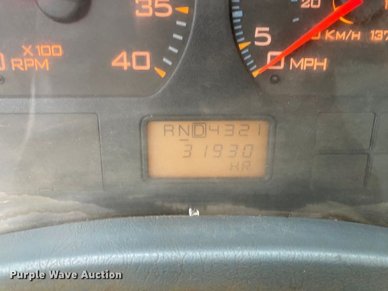 image for item DN8088 2004 International Navistar 7400  fuel / lube truck