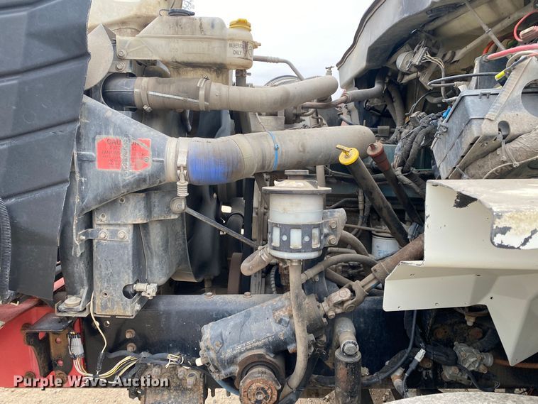 image for item DN8088 2004 International Navistar 7400  fuel / lube truck