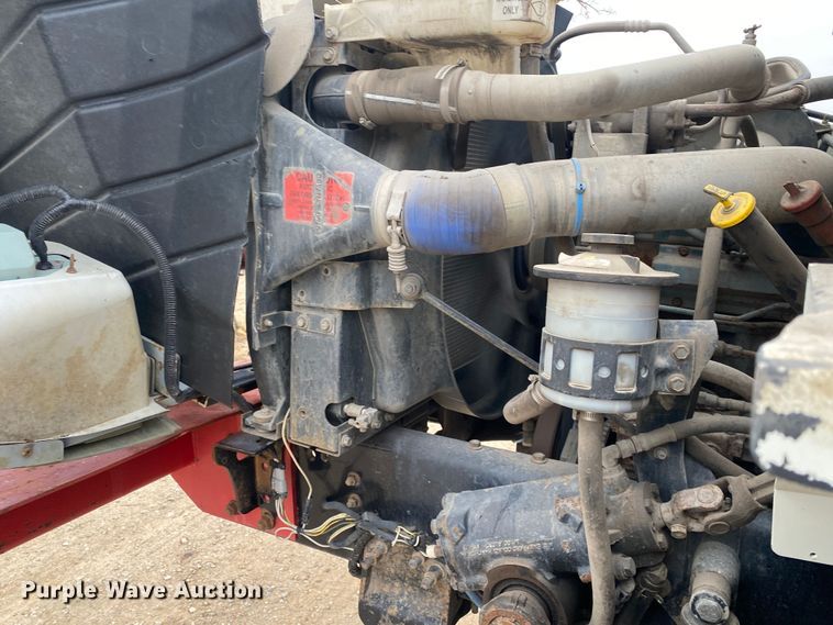 image for item DN8088 2004 International Navistar 7400  fuel / lube truck