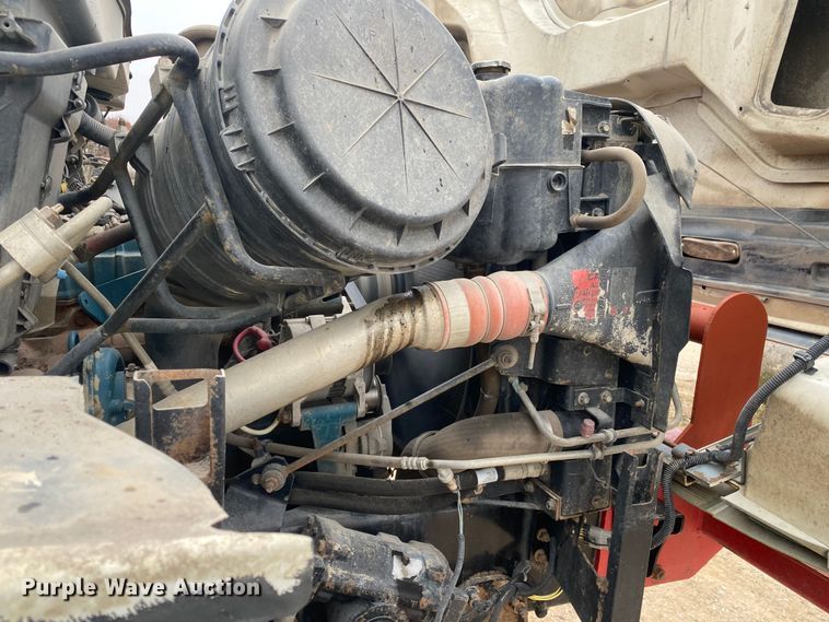 image for item DN8088 2004 International Navistar 7400  fuel / lube truck