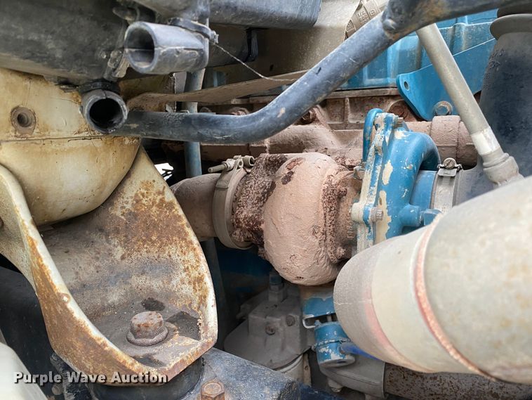 image for item DN8088 2004 International Navistar 7400  fuel / lube truck