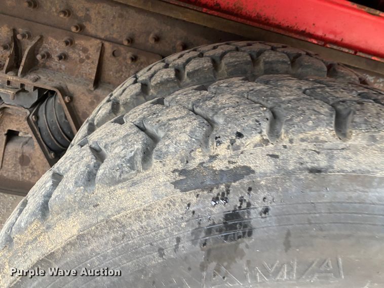 image for item DN8088 2004 International Navistar 7400  fuel / lube truck