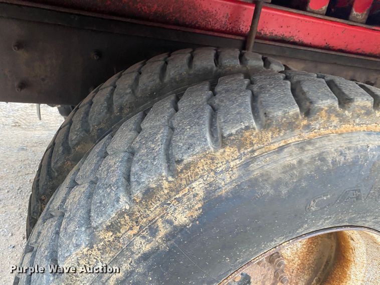 image for item DN8088 2004 International Navistar 7400  fuel / lube truck