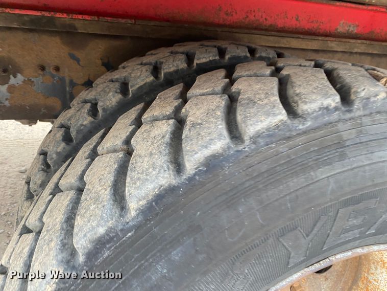 image for item DN8088 2004 International Navistar 7400  fuel / lube truck