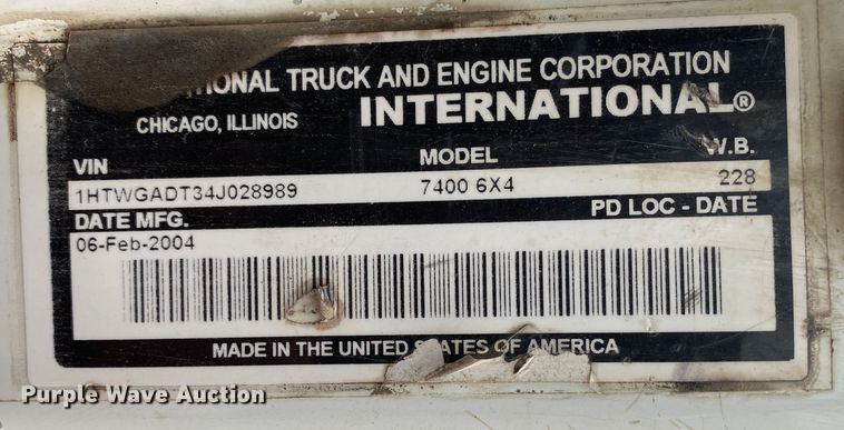 image for item DN8088 2004 International Navistar 7400  fuel / lube truck
