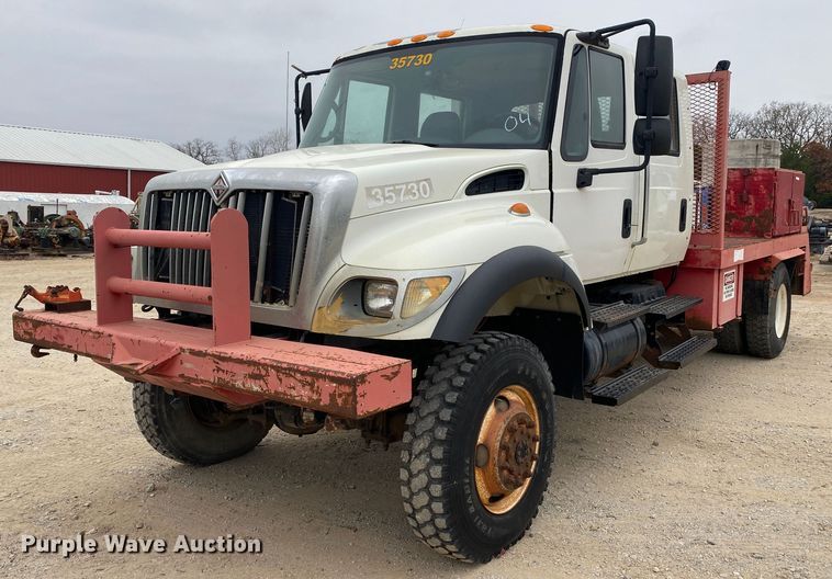image for item DN8089 2004 International Navistar 7400  Crew Cab flatbed truck