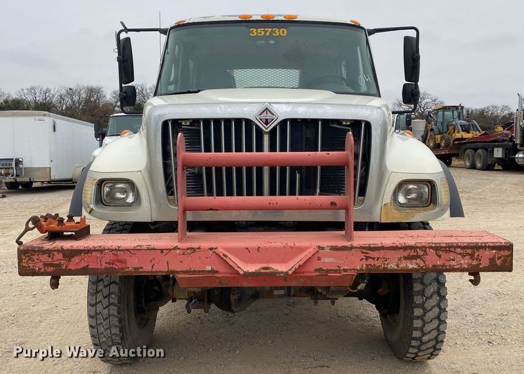 image for item DN8089 2004 International Navistar 7400  Crew Cab flatbed truck