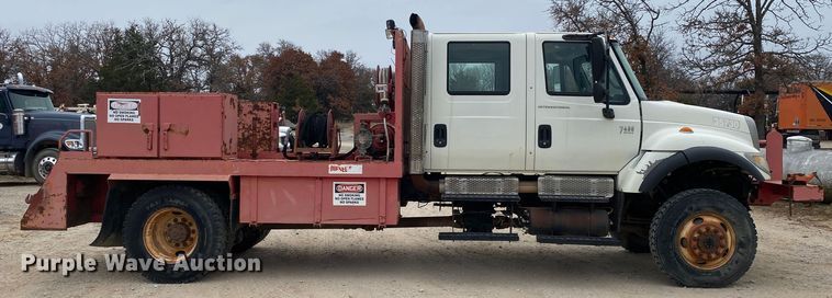 image for item DN8089 2004 International Navistar 7400  Crew Cab flatbed truck