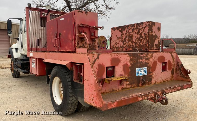 image for item DN8089 2004 International Navistar 7400  Crew Cab flatbed truck