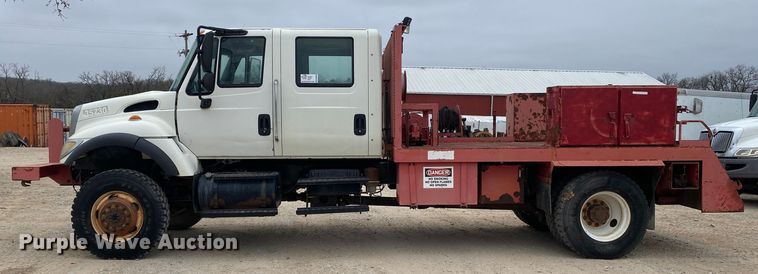 image for item DN8089 2004 International Navistar 7400  Crew Cab flatbed truck