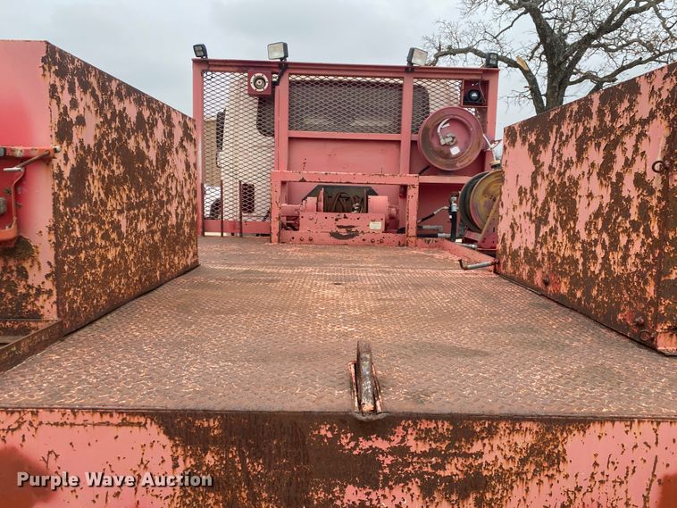 image for item DN8089 2004 International Navistar 7400  Crew Cab flatbed truck