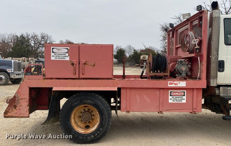 image for item DN8089 2004 International Navistar 7400  Crew Cab flatbed truck