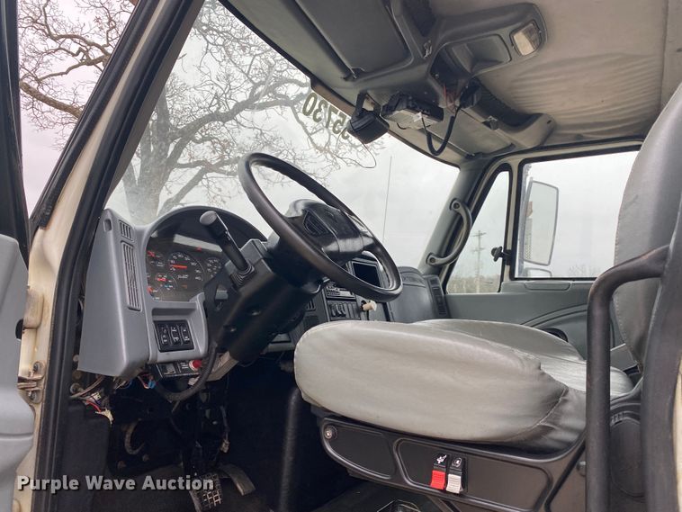 image for item DN8089 2004 International Navistar 7400  Crew Cab flatbed truck