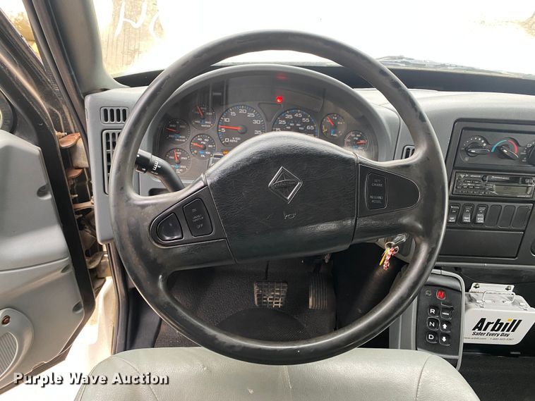 image for item DN8089 2004 International Navistar 7400  Crew Cab flatbed truck