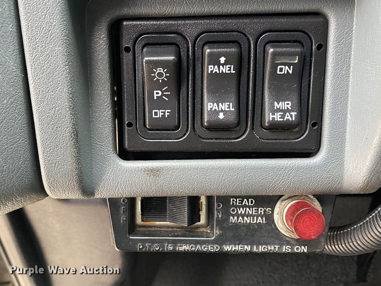 image for item DN8089 2004 International Navistar 7400  Crew Cab flatbed truck