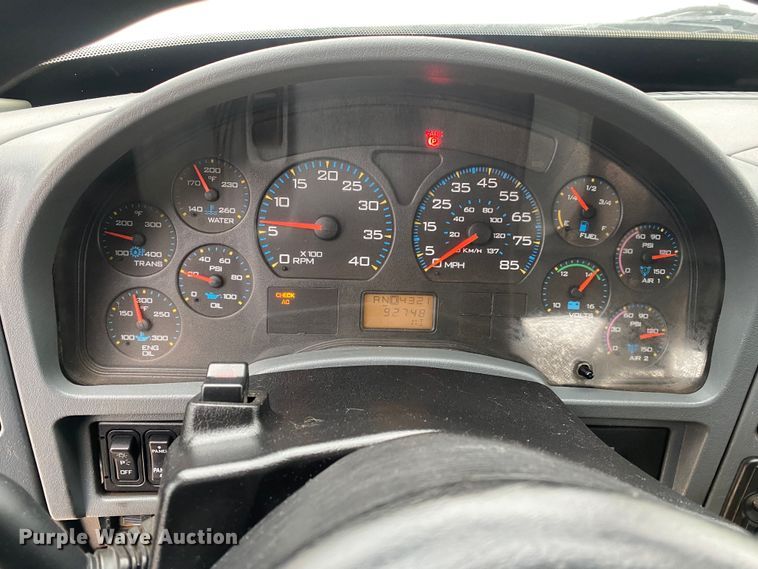 image for item DN8089 2004 International Navistar 7400  Crew Cab flatbed truck