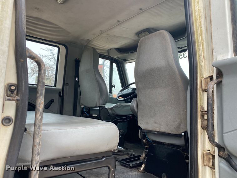 image for item DN8089 2004 International Navistar 7400  Crew Cab flatbed truck